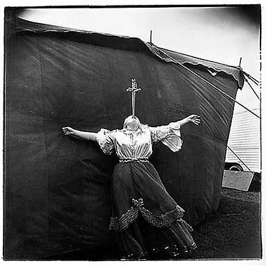 Diane Arbus: Albino sword swallower at a carnival, Md. 1970