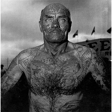 Diane Arbus: Tattooed man at a carnival, Md. 1970
