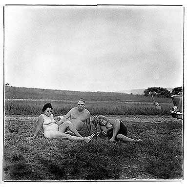 Diane Arbus: A family one evening in a nudist camp, Pa. 1965