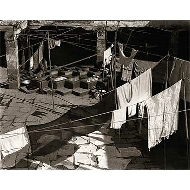 Edward Weston: Casa de Vecindad D.F., 1926
